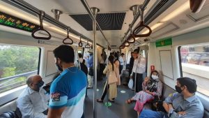 delhi metro people not follow guidellines