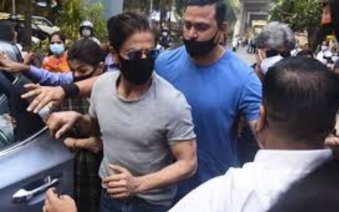 Drugs case Aryan Khan: आर्यन खान के ड्रग्स मामले की जांच पर NCB ने शाहरुख खान के घर मन्नत में मारी छापेमारी?